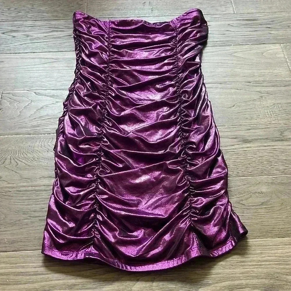 🔥SUBWAY🔥 | Fuchsia foil ruched tube top dress - Picture 2 of 10